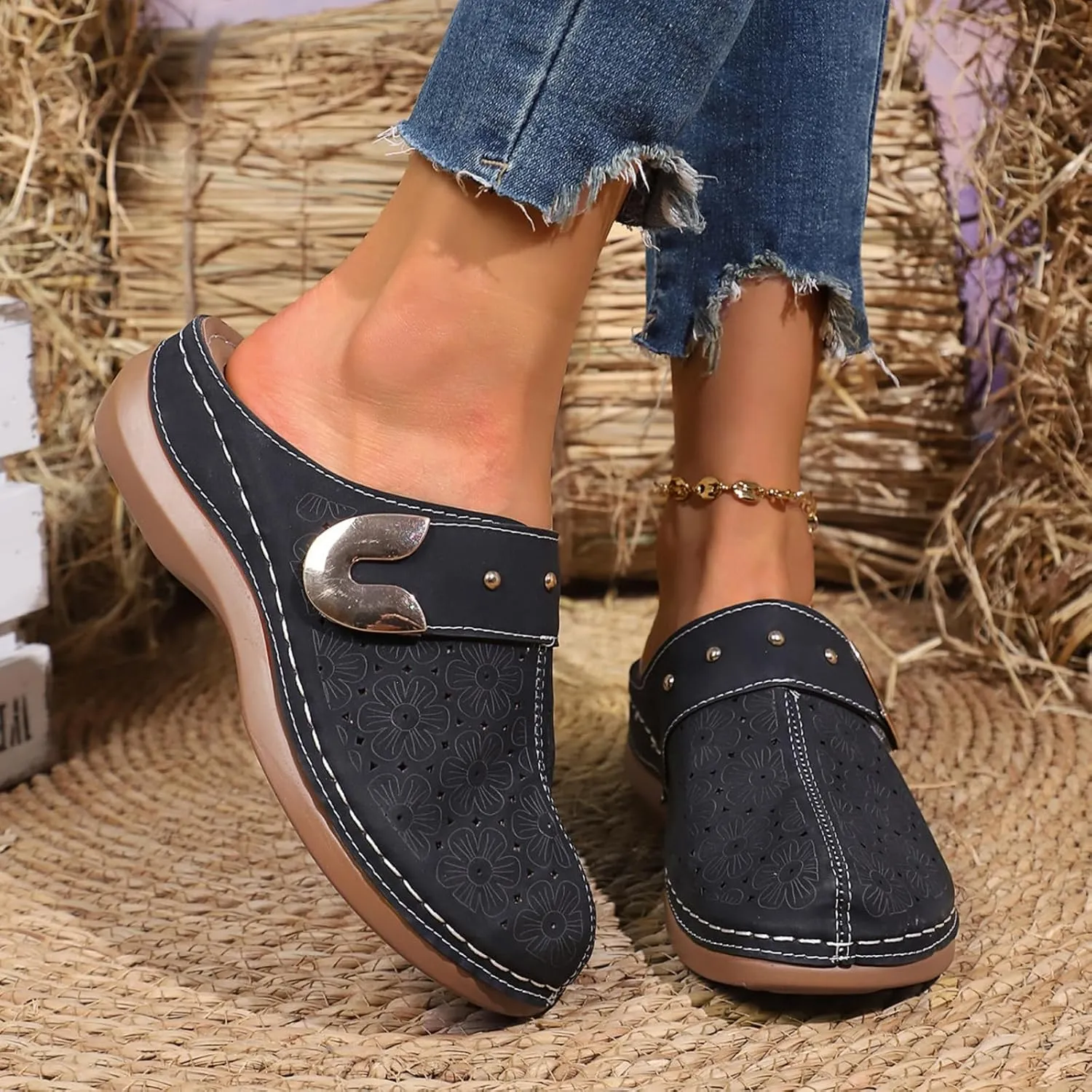 Clogs for Women Mules Shoes Closed Toe Slip-On Shoe Comfortable Arch Support Sandals Summer Breathable Walking Shoes Backless Low Wedge Slippers with Carved Floral Design