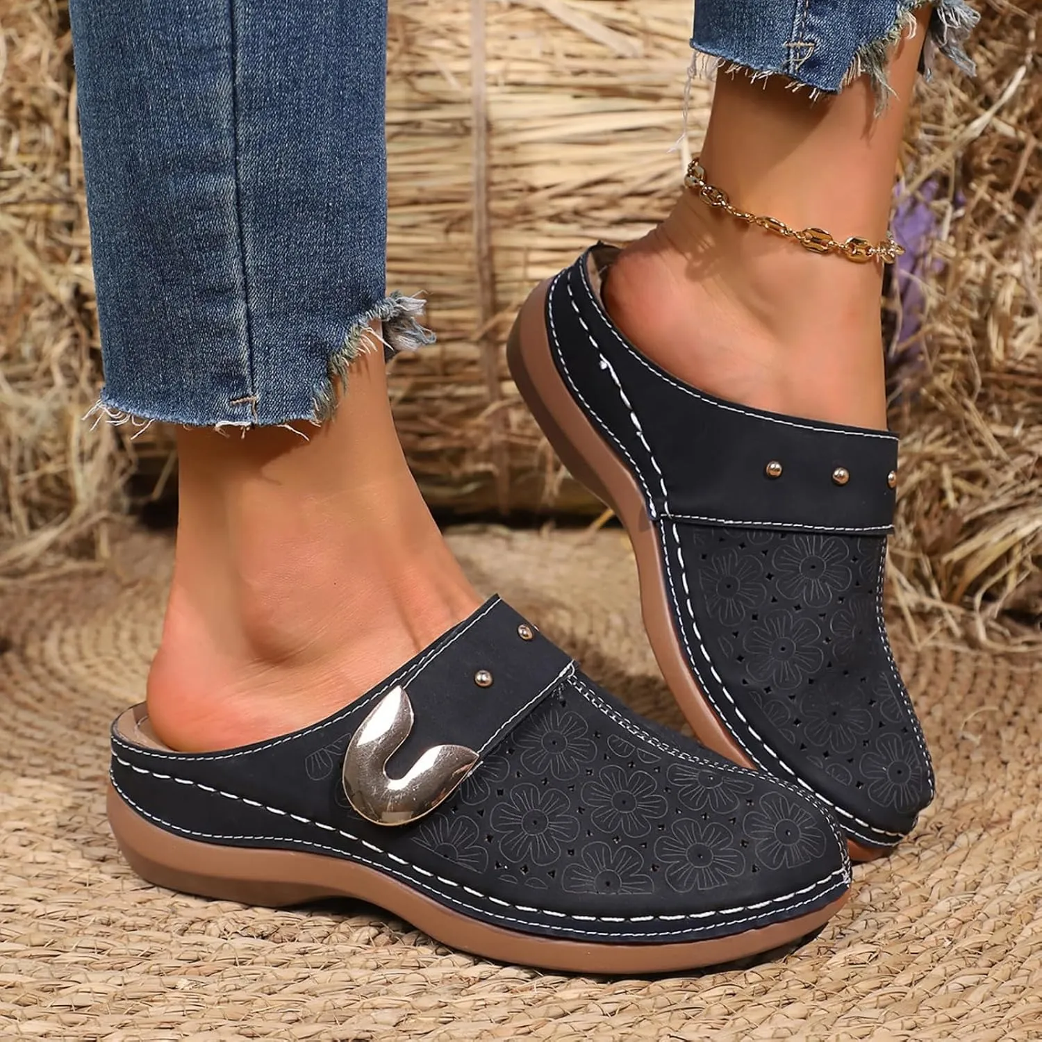 Clogs for Women Mules Shoes Closed Toe Slip-On Shoe Comfortable Arch Support Sandals Summer Breathable Walking Shoes Backless Low Wedge Slippers with Carved Floral Design