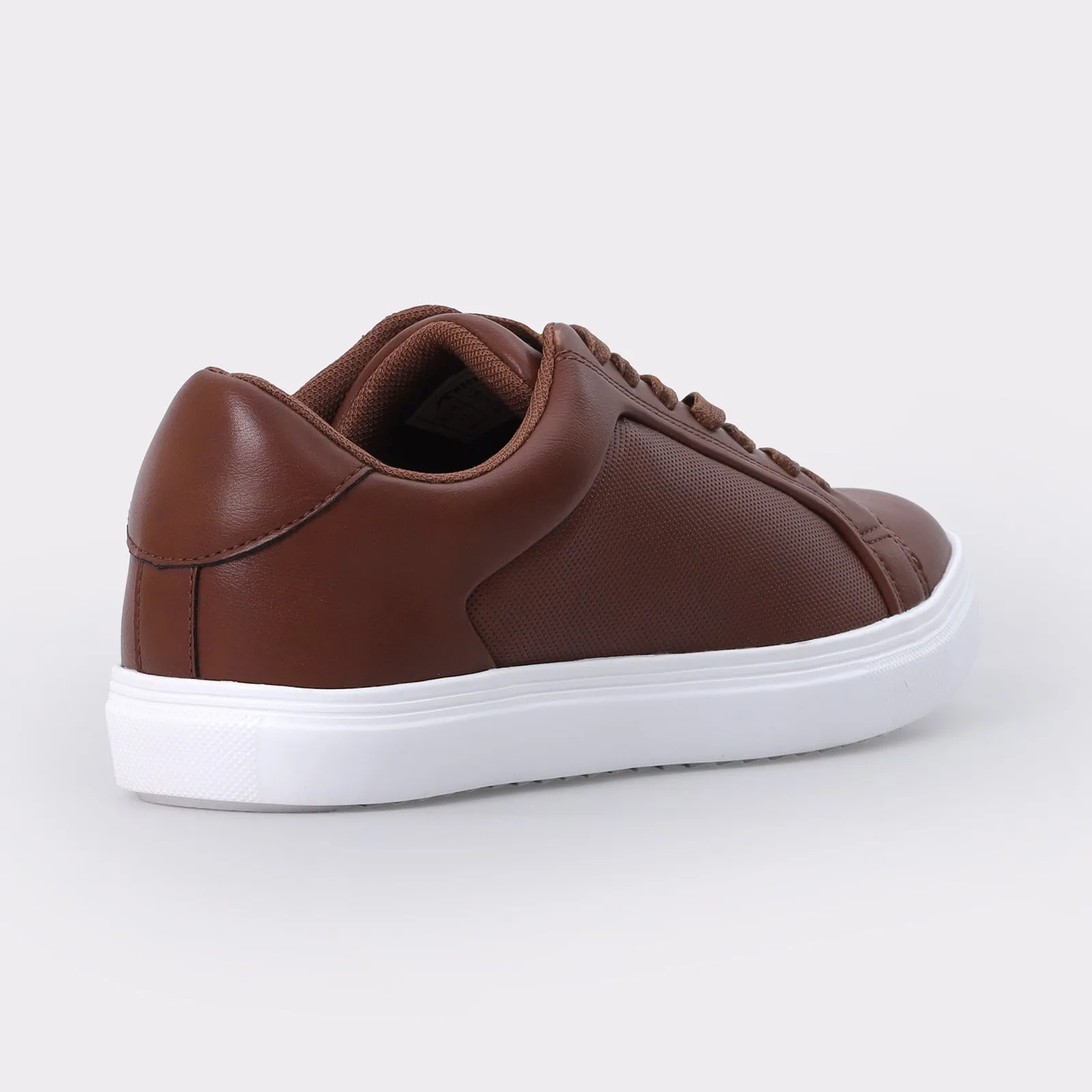 Men's trendy sneakers