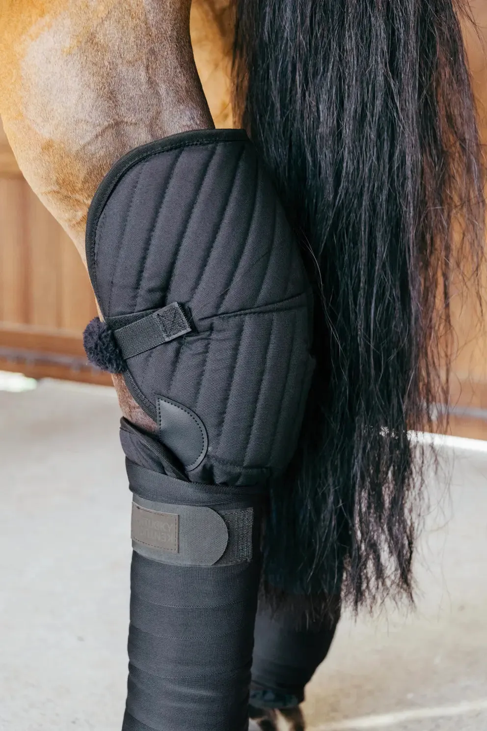 Transport Stable Bandage Pads with Hock Protection