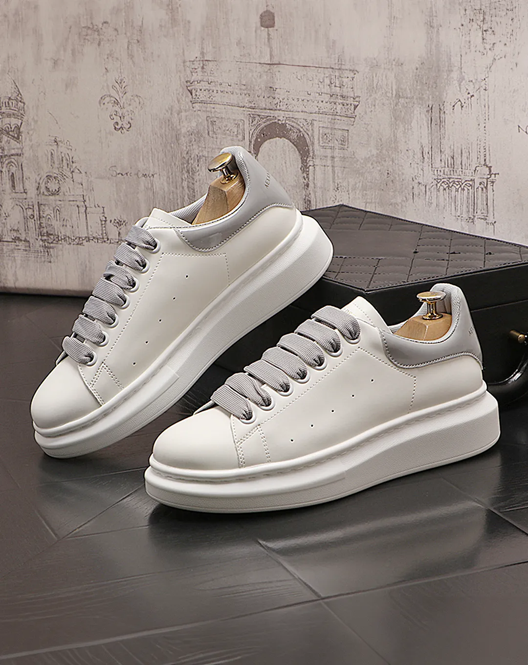 ♂♀Versatile Leather Sneakers